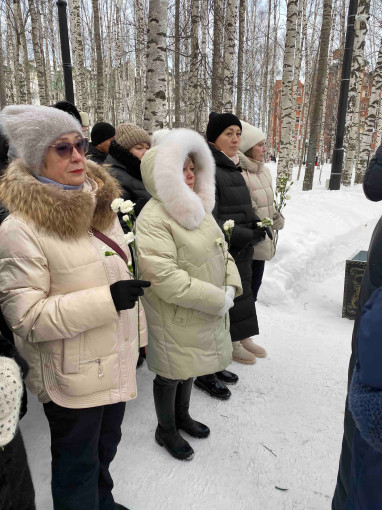 27 января коллектив детского сада принял участие в церемонии возложения цветов к мемориалу Славы.